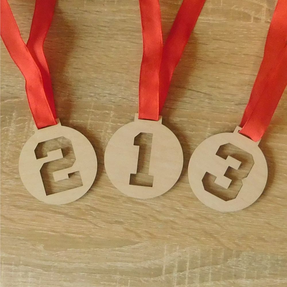 Medaile na krk s vyøezaným èíslem 2 - zvìtšit obrázek